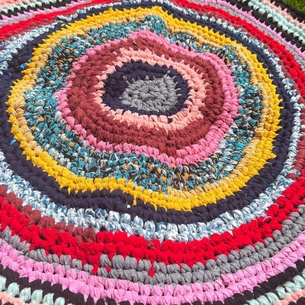HAND made crochet recycled upcycle bohemian round floor mat Sz 30" - Picture 8 of 9